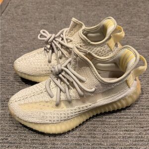 Adidas Yeezy boost 350 V2 light size 5